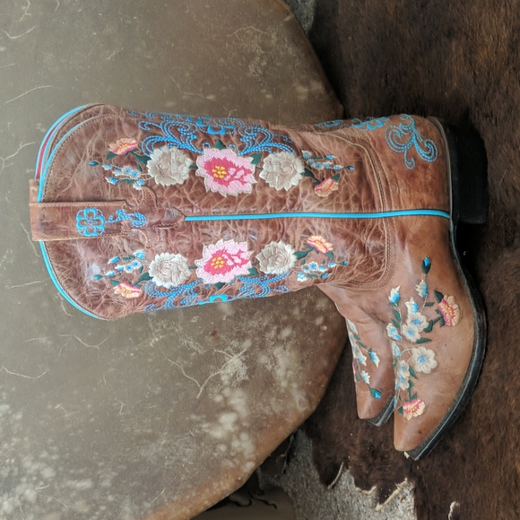 MACIE BEAN Rose Garden distressed leather floral embroidered cowgirl boots sz 8 - Picture 3 of 16